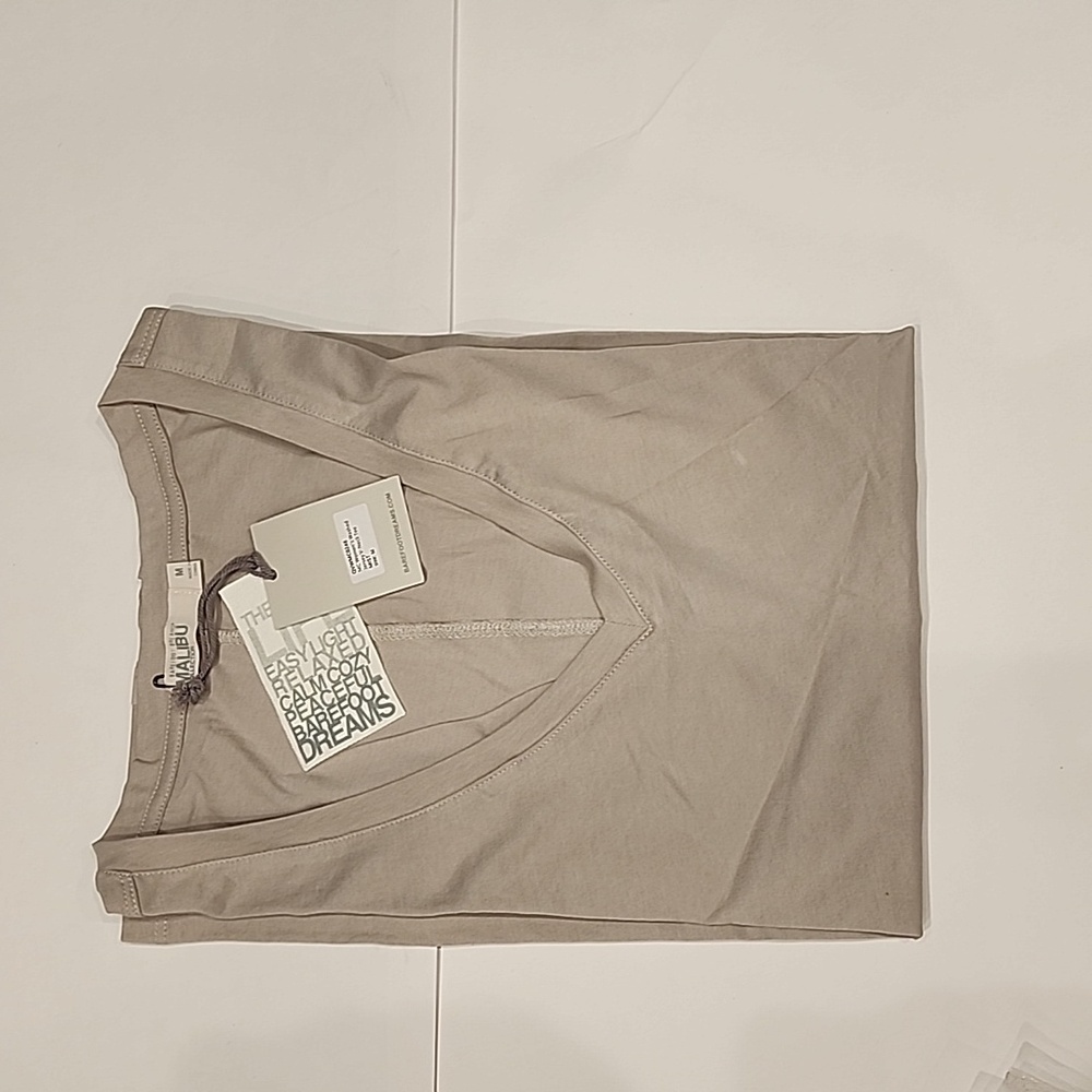 NWT Barefoot Dreams Washed Jersey V-Neck Tee. MEDIUM. MIST.